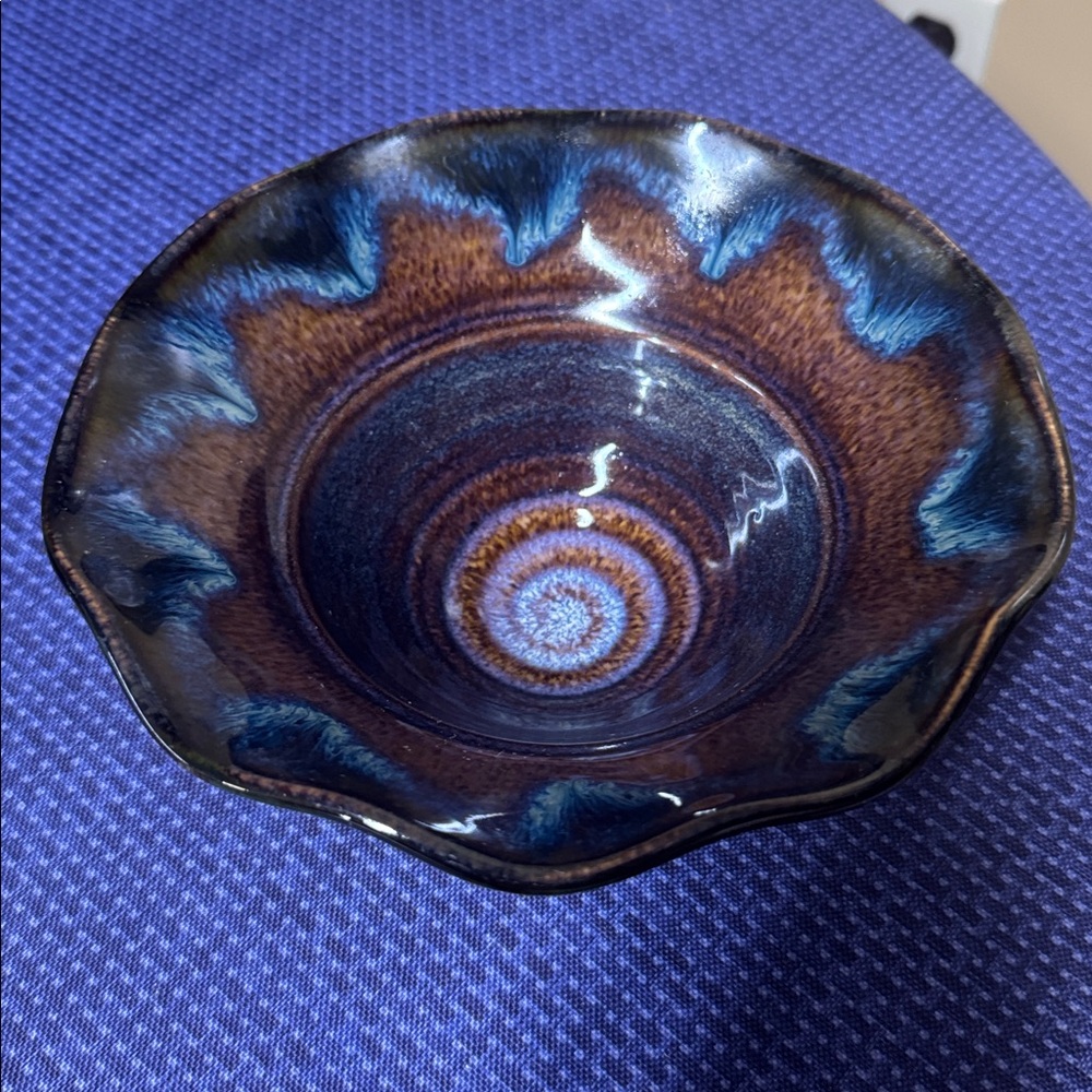Bill Campbell pottery swirl square base bowl 7.5” diameter